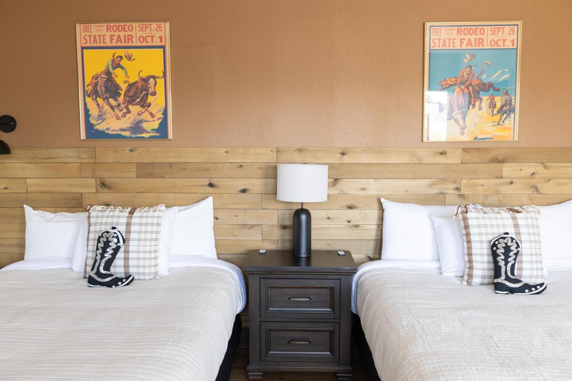 The Golden Spur Hotel Panguitch Room photo