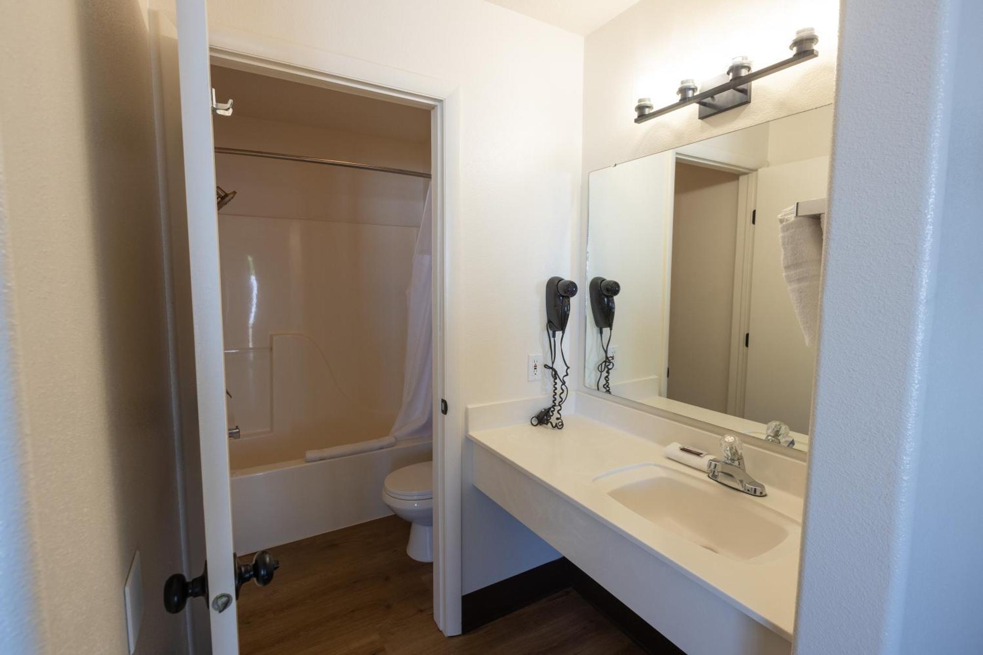 The Golden Spur Hotel Panguitch Room photo