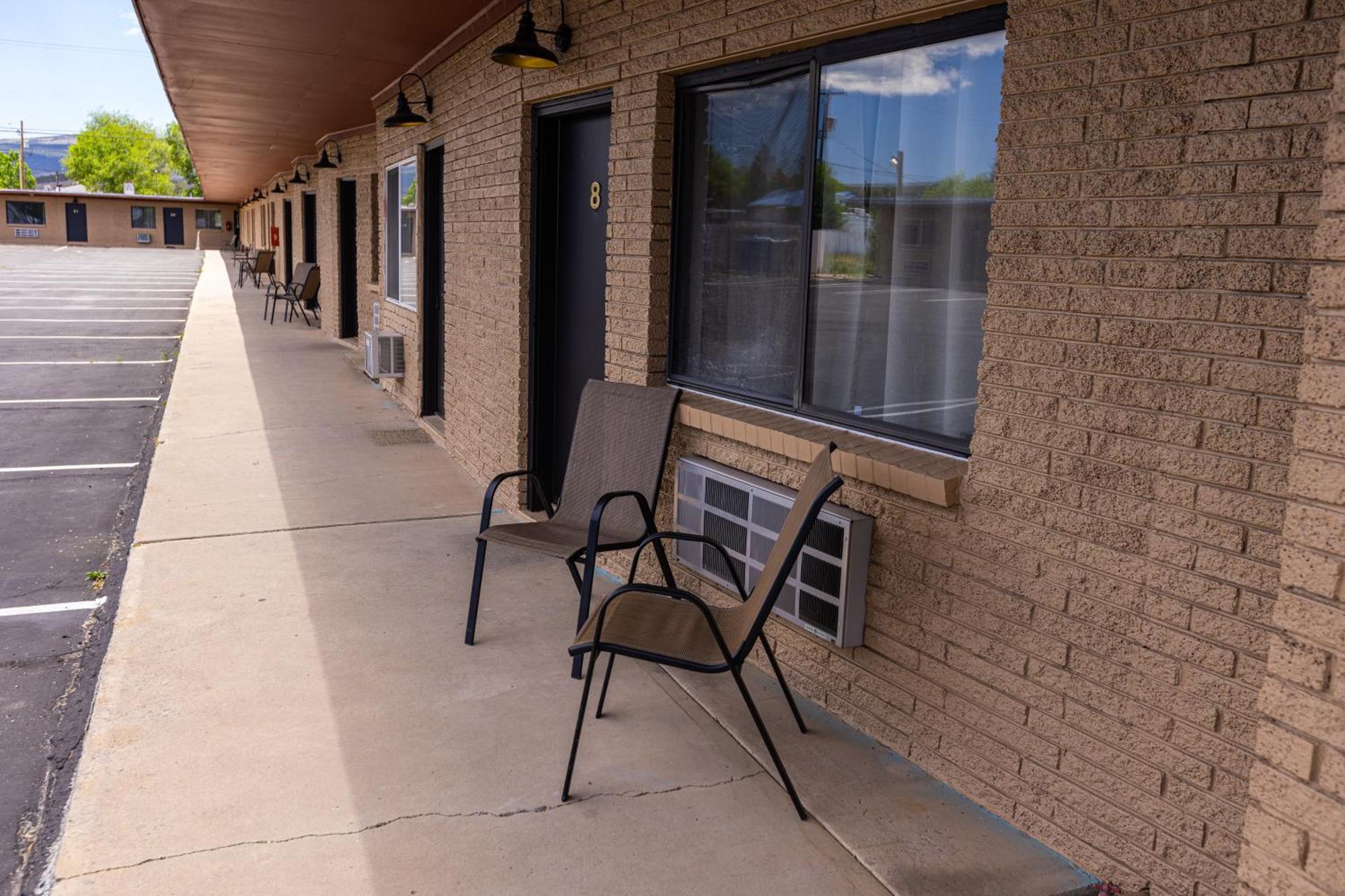 The Golden Spur Hotel Panguitch Exterior photo